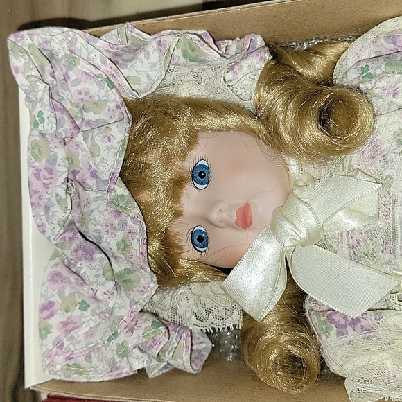 Collectible Vintage NWT Porcelain Doll - Picture 2 of 8
